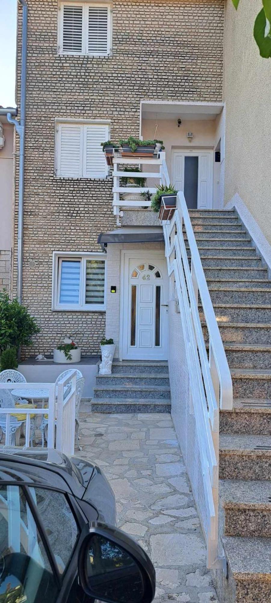 Royal Apartments Sandra Štinjan Εξωτερικό φωτογραφία